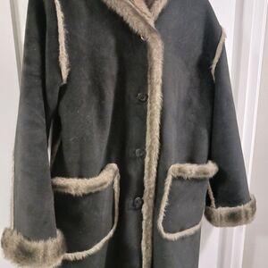 Elegant Black Teddy Jacket with Faux Fur Trim